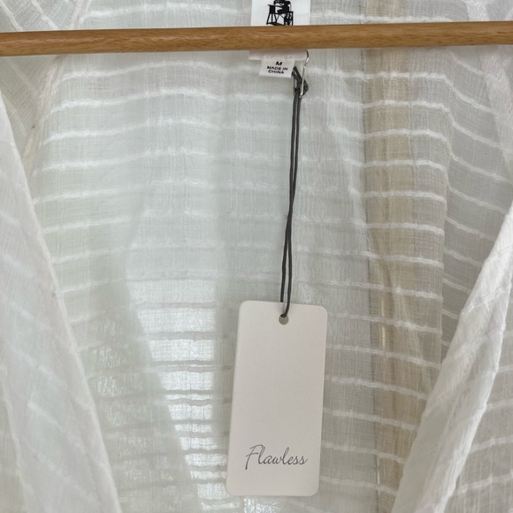 NWT VICI dolls sheer white flowy top with plunge neckline Size Medium - Picture 5 of 9